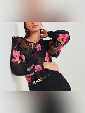 White House Black Market Spliced Poppy Floral Blouse; NWT, Sz.S